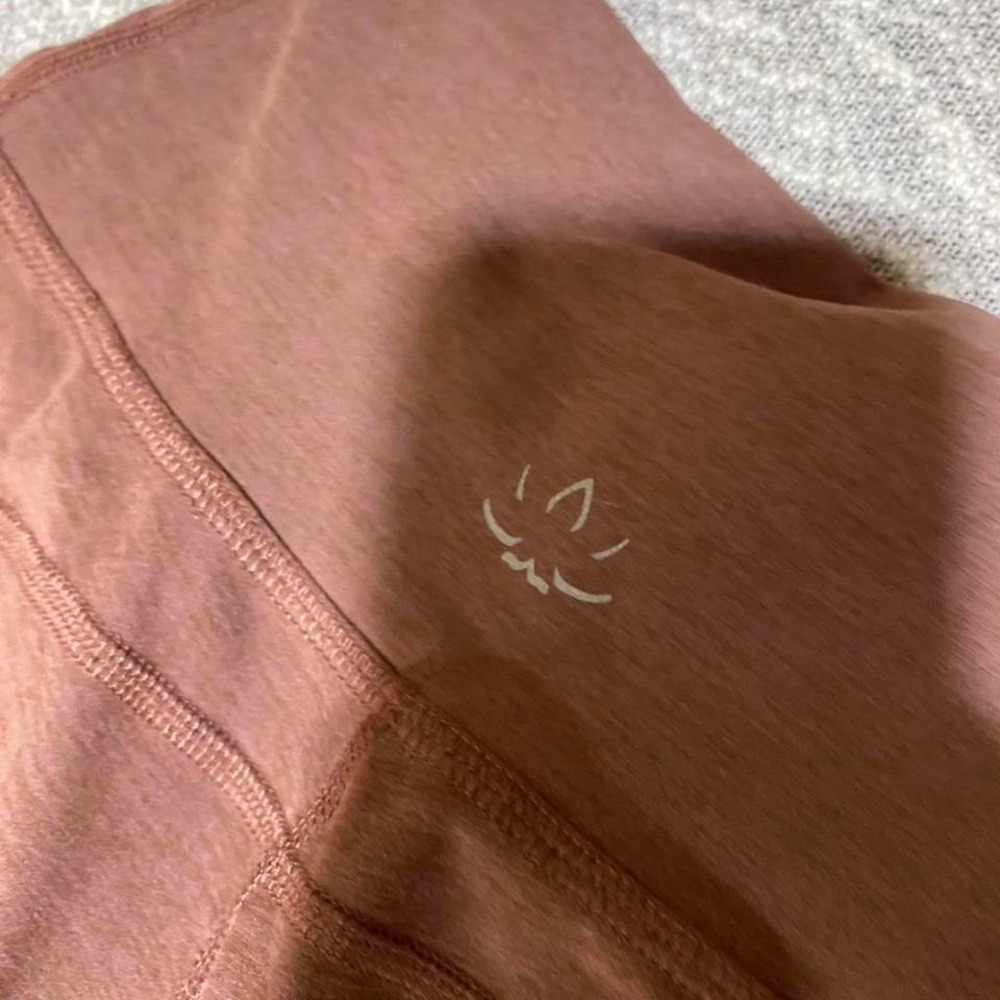 Beyond Yoga Spacedy Legging in a dusty pink flared & pockets women S. SKU-A263 - Picture 7 of 7